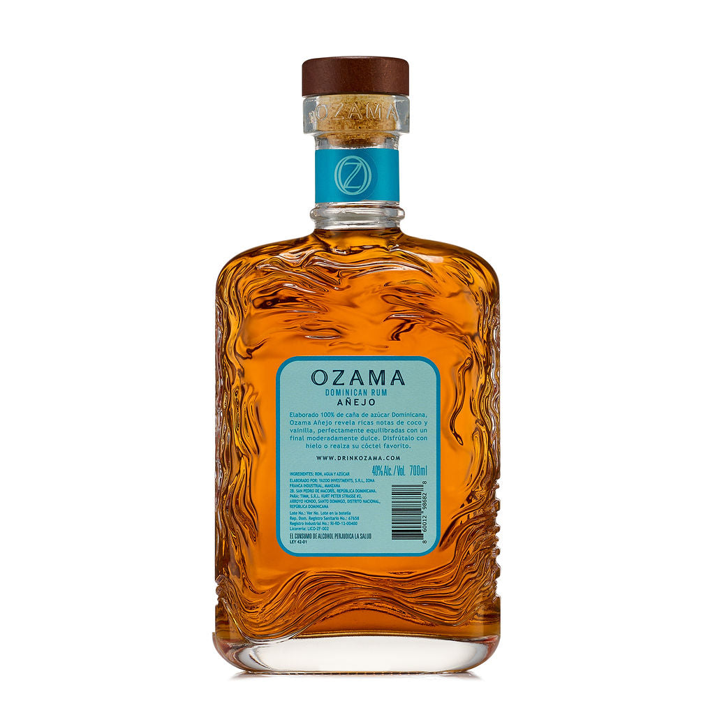 Bottle and back label of Ozama Rum Añejo